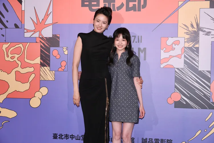 梁詠琪（左）與陳姸霏劇中飾演母女。莊宗達攝