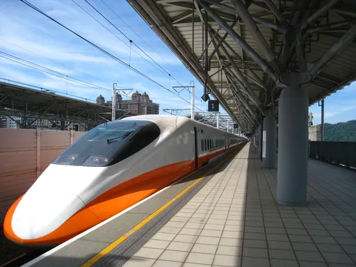 高鐵車廂突然一片黑！乘客驚嚇「像失速列車」　官方證實電力異常