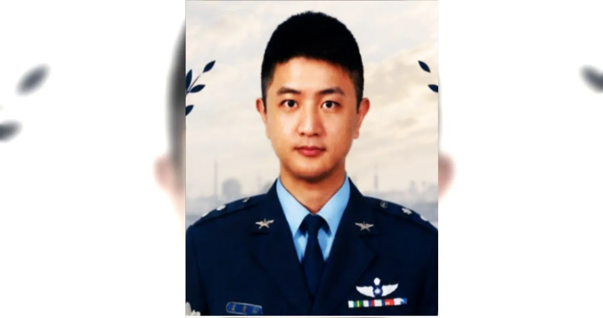 空軍飛官殉職！父淚喊「白髮人送黑髮人」　不捨愛子「要讓孫子知道爸爸是英雄」