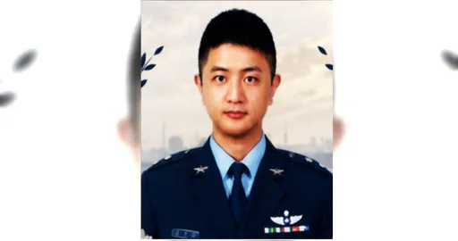 空軍飛官殉職！父淚喊「白髮人送黑髮人」　不捨愛子「要讓孫子知道爸爸是英雄」