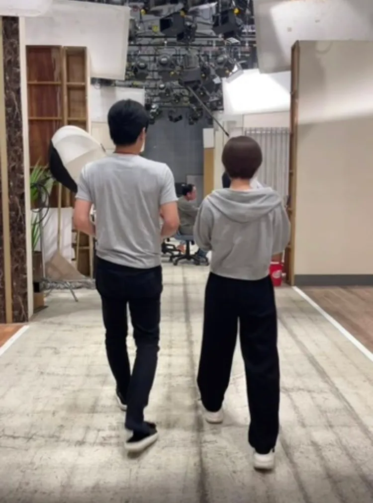 吳婉君與傅子純曾有默契地穿了相同配色的衣服到片場。翻攝吳婉君臉書