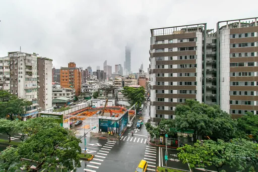 六月梅雨颱風攪局工作日減少　永慶自部買氣月少6%