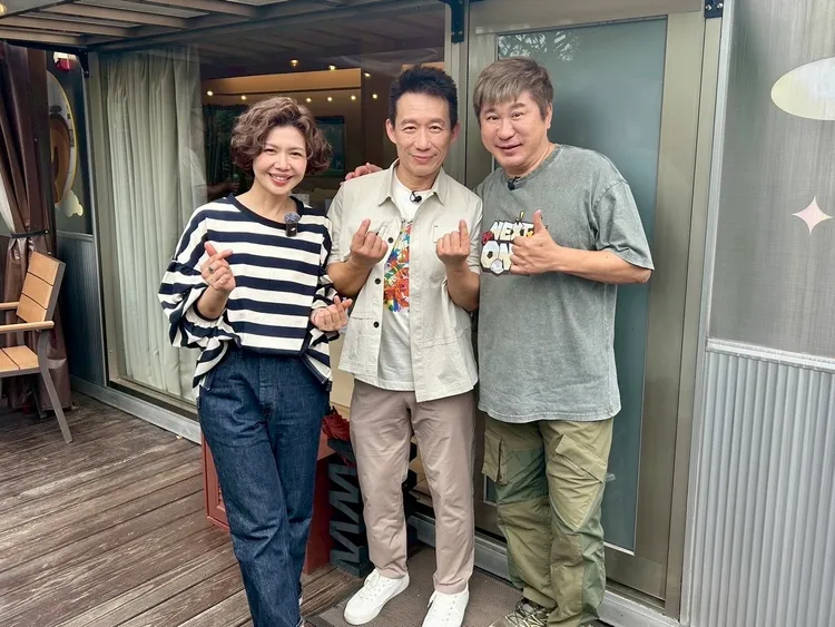 郭子乾、于子育上胡瓜主持的《下面一位》，暢談舞台劇《謝謝大家收看》。《下面一位》製作單位提供