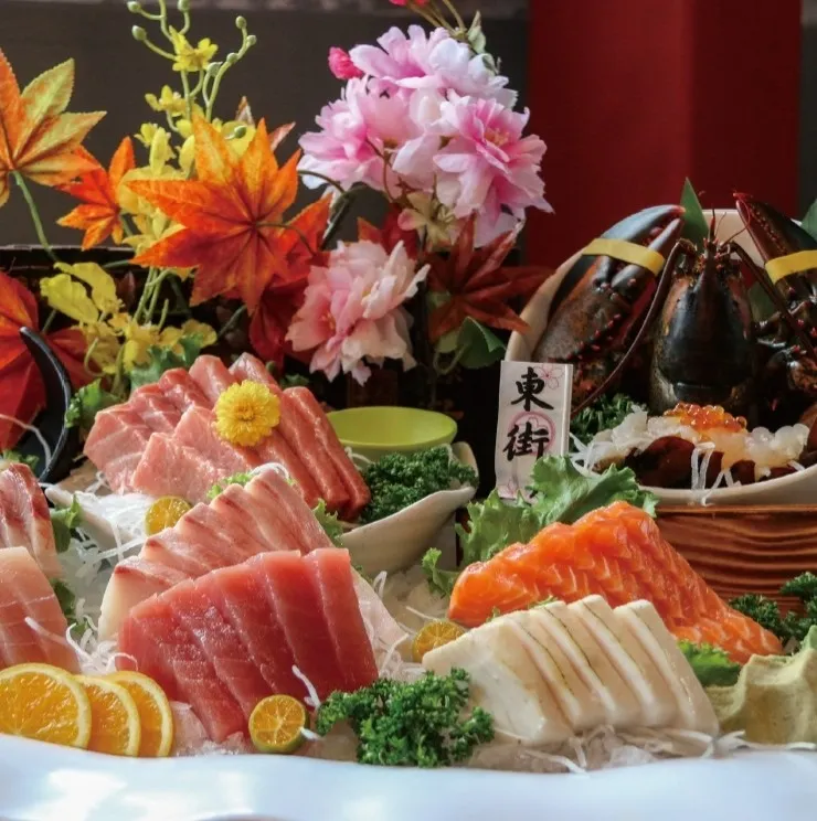 東街壽司高cp值，有澎湃到快滿出盤的生魚片，再加上道道精緻講究的和風料理，一次全收。翻攝自官網