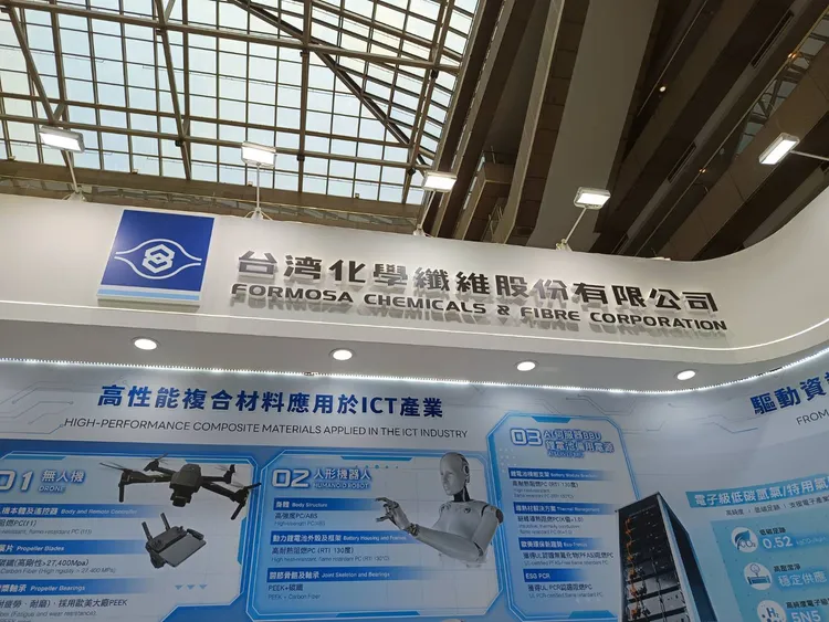 塑膠股台化今年首次參加台北國際電腦展，以塑膠複合材料、電子級氫氣、精細化學品、綠電服務與AI 運算中心招商等五大主題，對外宣告正式轉型跨入電子相關產業領域。許麗珍攝