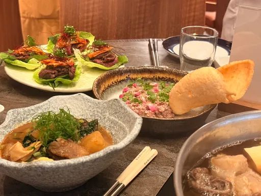 牛琅溫體牛火鍋攜手Chef Kin推聯名新菜　跨文化料理演繹台灣溫體牛