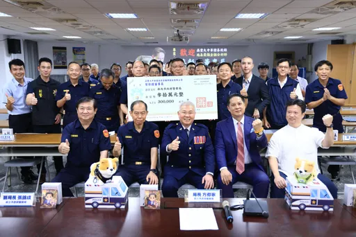 打詐、反毒、護治安再添助力！　品豐大中華投顧警察節前捐30萬挺新北警