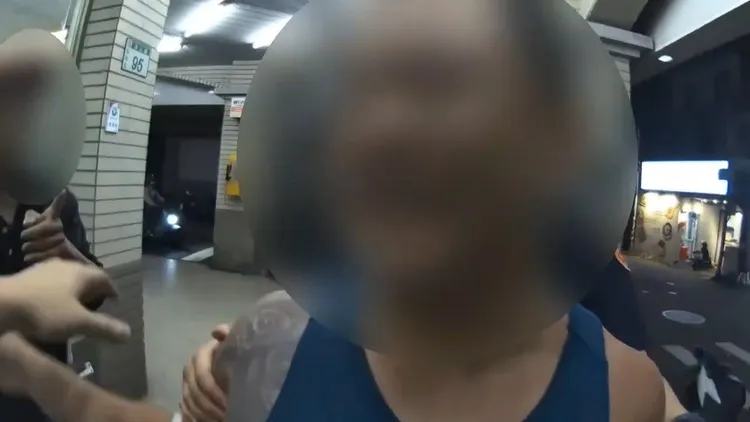 游男情緒激動，不斷叫囂。翻攝畫面