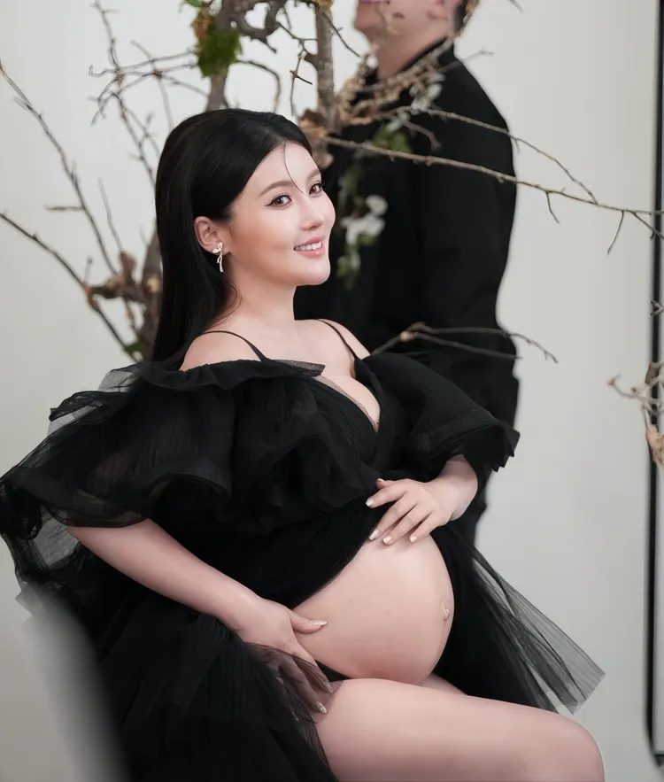高敏敏懷三寶，留下美麗孕婦寫真照。翻攝高敏敏臉書