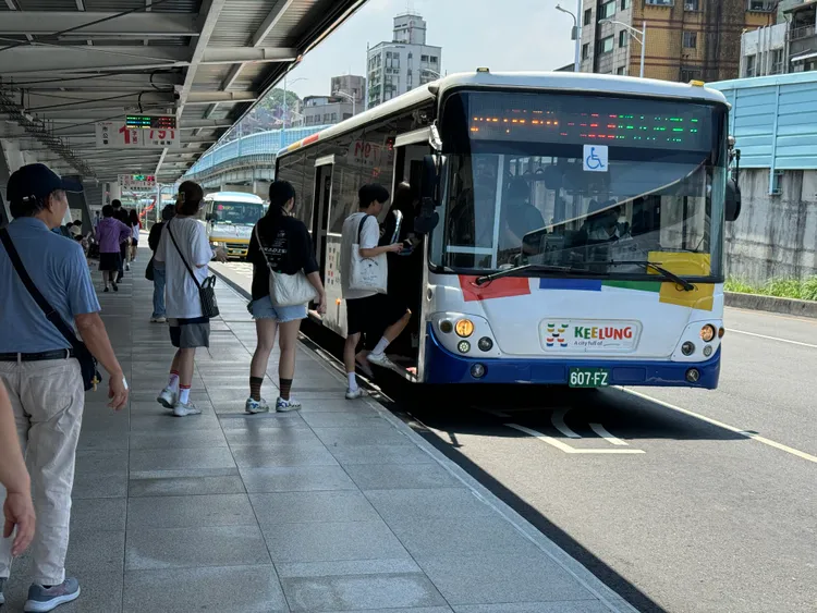 童子瑋表示，基隆市的公車系統因不準時、拖班的問題被市民詬病。資料照片