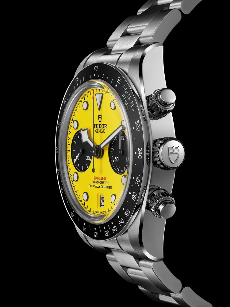 TUDOR Black Bay Chrono 39 “Bumblebee”（型號79310N），39mm，磨光及磨砂不銹鋼錶殼，黃色圓拱形錶盤，磨光及磨砂不銹鋼三鏈節錶帶，帝舵表原廠計時機芯MT5813型，動力儲存約70小時，防水深度200米，瑞士法郎5500元（約台幣21萬8000元）。品牌提供