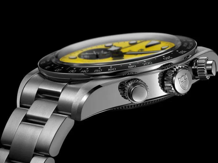 TUDOR Black Bay Chrono 39 “Bumblebee”（型號79310N），39mm，磨光及磨砂不銹鋼錶殼，黃色圓拱形錶盤，磨光及磨砂不銹鋼三鏈節錶帶，帝舵表原廠計時機芯MT5813型，動力儲存約70小時，防水深度200米，瑞士法郎5500元（約台幣21萬8000元）。品牌提供