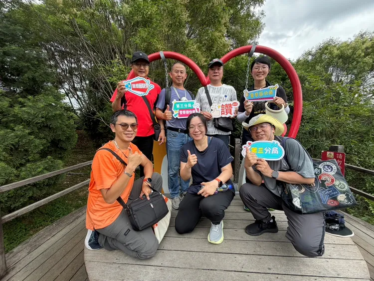 台中第三警分局警察節舉辦登山常訓及敘餐，鍛鍊體力外也吃美食固好心情。翻攝畫面
