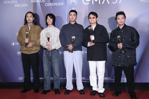金曲獎｜落日飛車擊敗告五人再奪獎　主唱驚曝：5位直男多元成家！有寶寶了