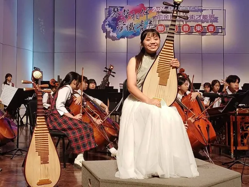 琴聲悠揚奏出生命光芒！高雄前金國中洪楚釉獲2026總統教育獎