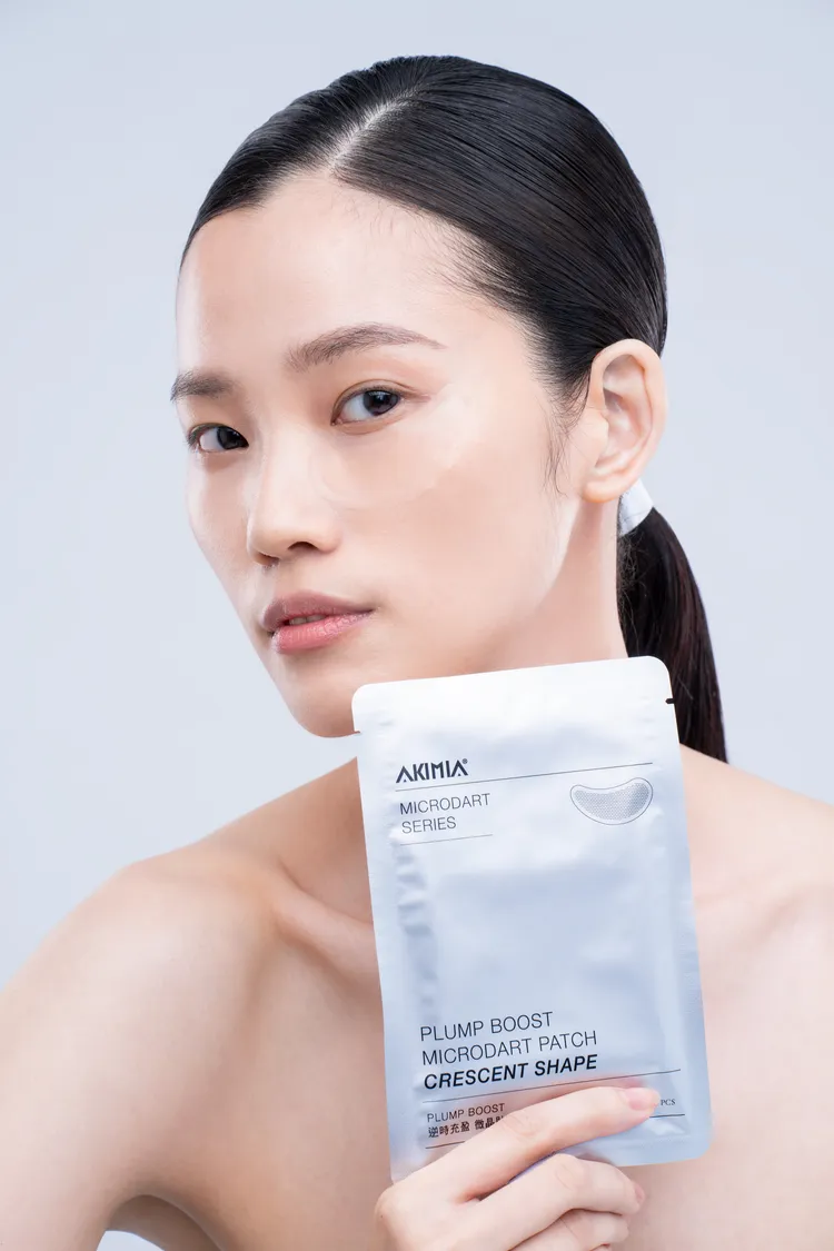 AKIMIA推出最新逆時微晶充盈貼片。品牌提供
