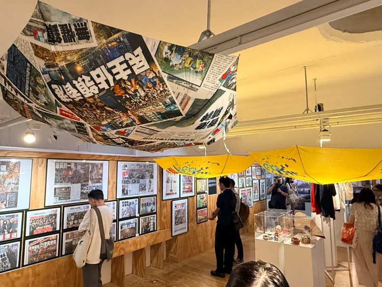 特展集結逾250件珍貴報紙頭版與文物。
