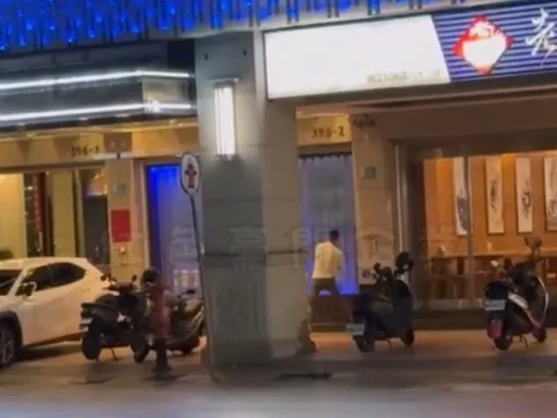 不給牽手！不滿小姐服務態度冷漠　台南20歲「黑白雙煞」砸酒店大門