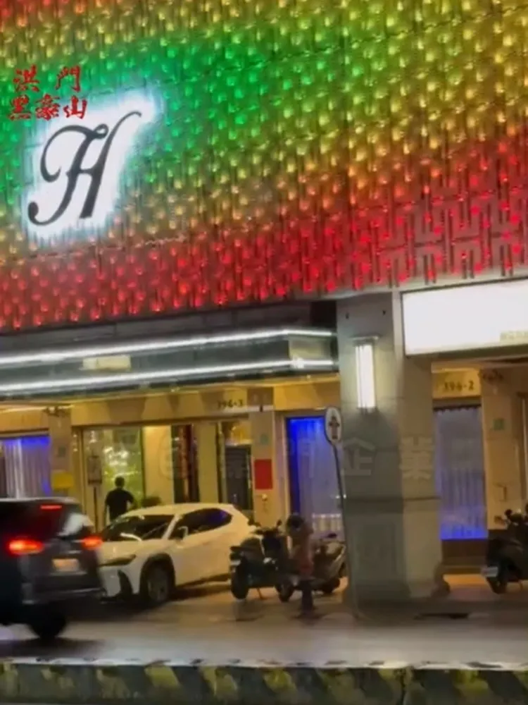 陳男、劉男不滿酒店小姐服務態度，拿球棒砸店遭送辦。翻攝黑色豪門企業
