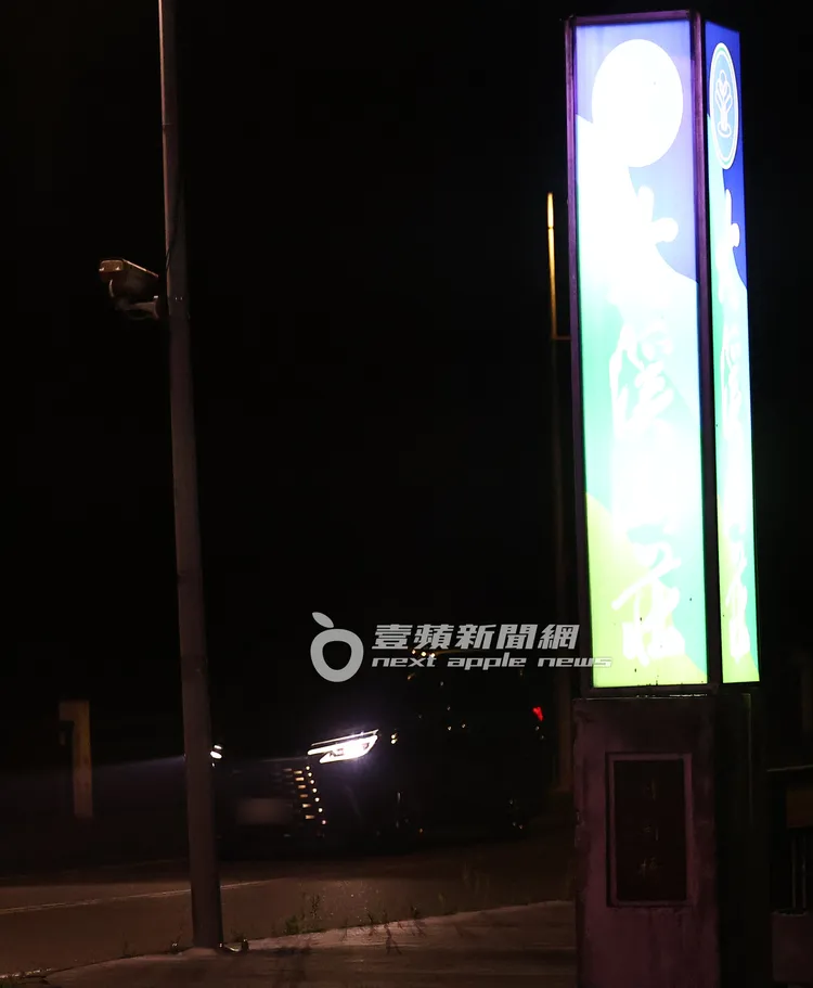 2026/4/12，郭台銘與謝女在大溪山莊密會50分鐘後離開。特勤中心攝