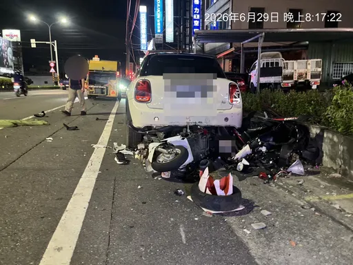 自小客失控撞偏移撞2機車！騎士1男1女送醫不治