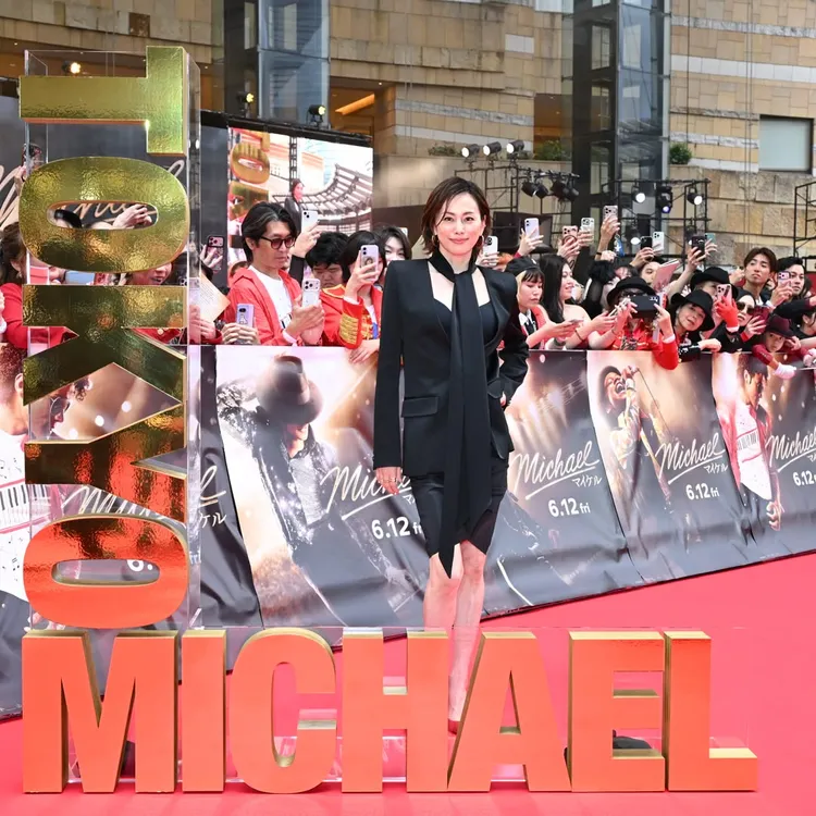 米倉涼子本月初帥氣出席電影《麥可傑克森》日本首映會。翻攝米倉涼子IG