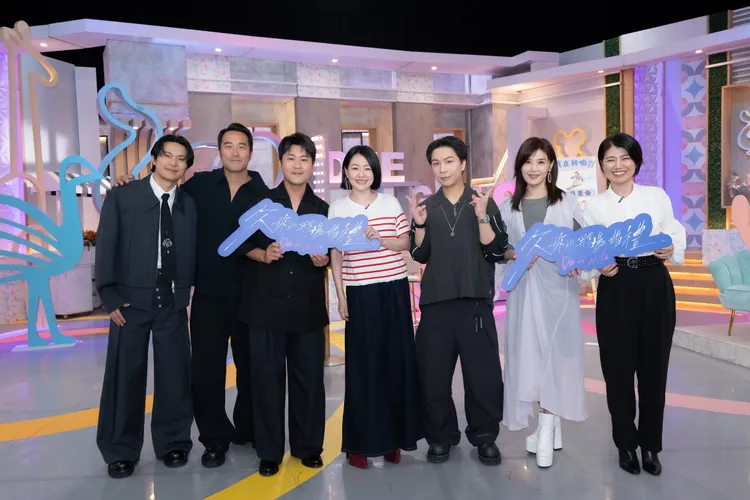 （左起）姚淳耀、張孝全、黃迪揚、蘇慧倫、嚴藝文導演。東森綜合台提供