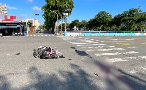 高雄楠梓重機車與自小貨車碰撞！機車騎士送醫不治