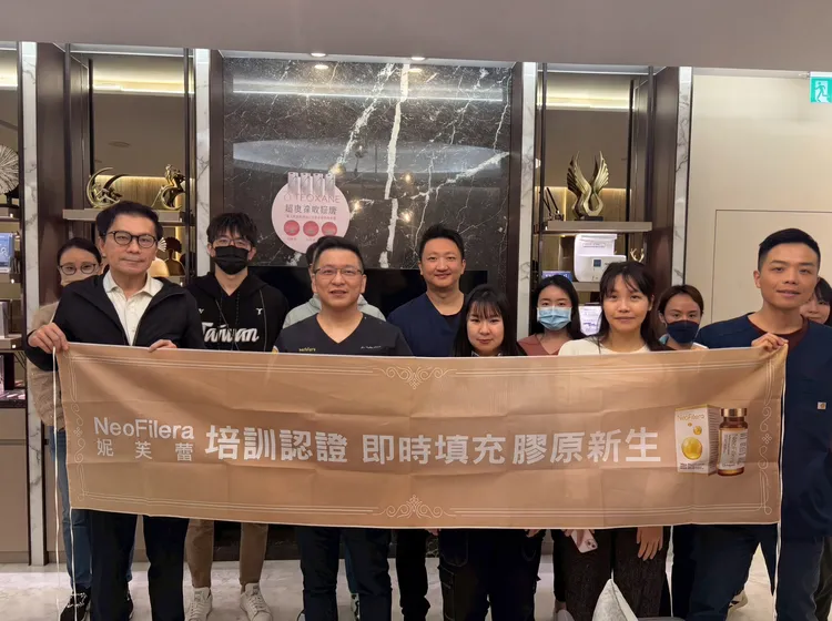 曾裕凱醫師獲頒 NeoFilera 妮芙蕾原廠認證與大獎，其專業施打技術與豐富臨床成果深受原廠肯定，並持續投入醫師教育交流。