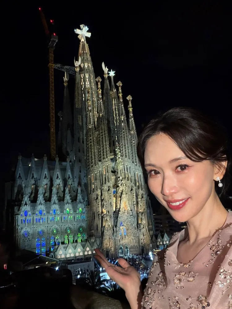 林志玲曬出多張於聖家堂拍攝的美照，致敬高第。翻攝自林志玲臉書