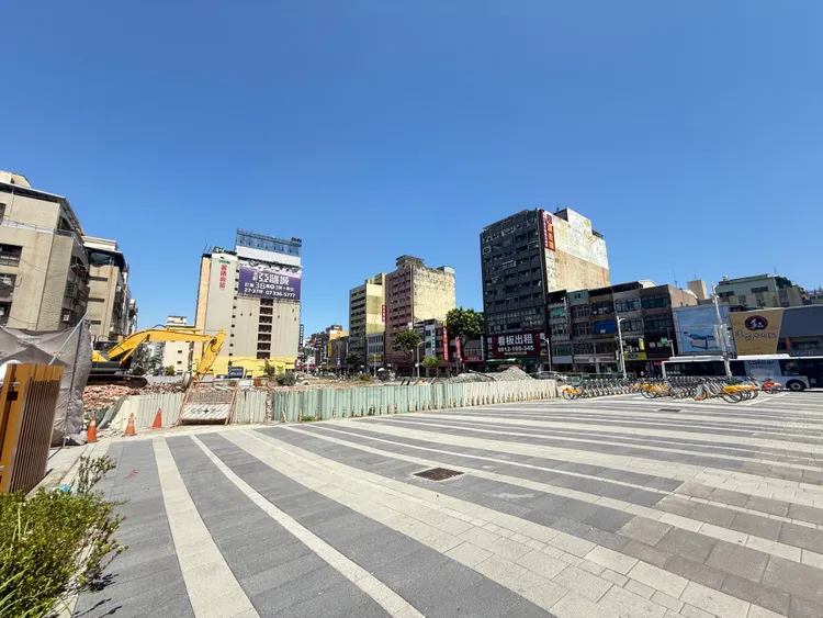 高雄車站周邊包括三地、冠德、聯上等建商均有指標案未來會推動。葉家銘攝