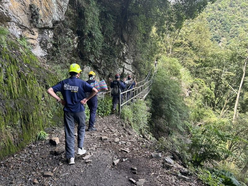 阿里山登山客滑落30米邊坡 找到他已來不及救