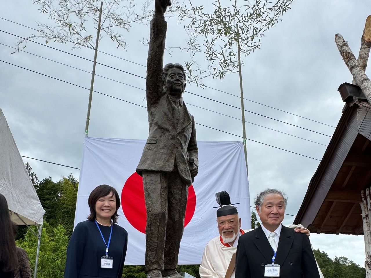 重現街頭演說經典姿態!日本首座安倍銅像正式亮相
