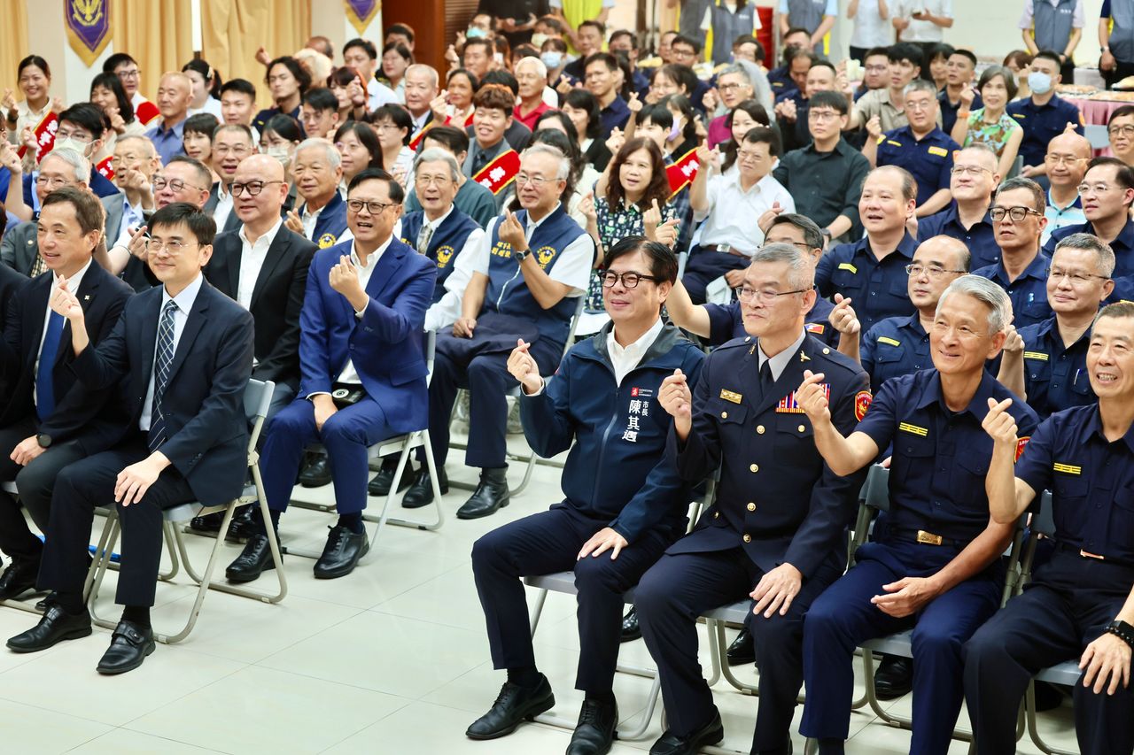 警政治安滿意度六都第一!陳其邁市長警察節表揚績優警察 肯定守護高雄