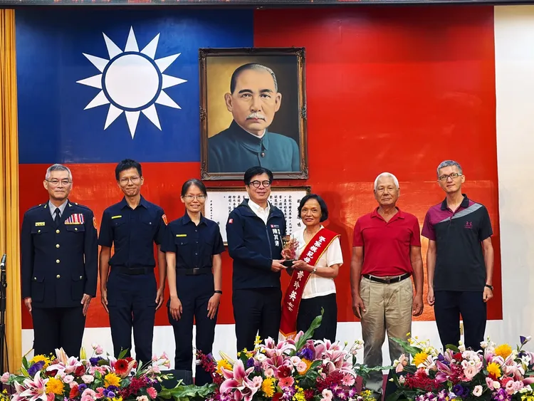 115年警察模範母親黃珍英女士（小港分局警務員邱詠欽母親）。翻攝畫面