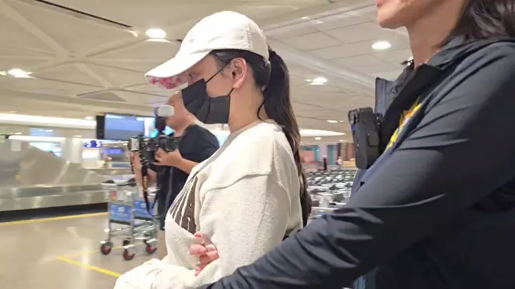 劉喬安比起當初離台前苗條身材相比，可見臃腫不少。翻攝畫面