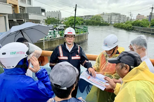 高雄拖到凌晨才宣布停班課　陳其邁揭原因：非常抱歉