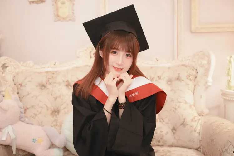 沈珈妤錯過學士服畢業照。樂天桃猿提供