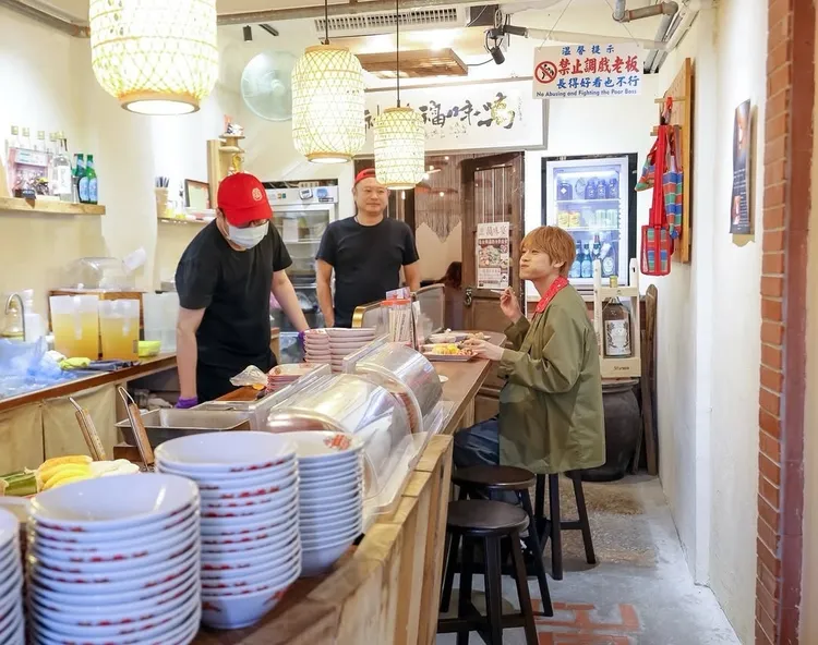 中間淳太在書中介紹超過230個台灣的店家和景點。翻攝中間淳太IG