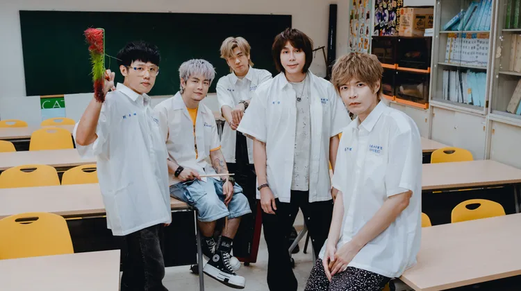 八三夭延續生日趴傳統，穿上學生制服。KKLIVE、不搖就滾提供