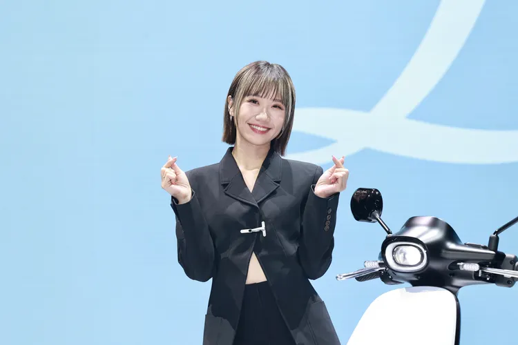 Lulu大學時經常以機車接送同學去捷運站。彭欣偉攝