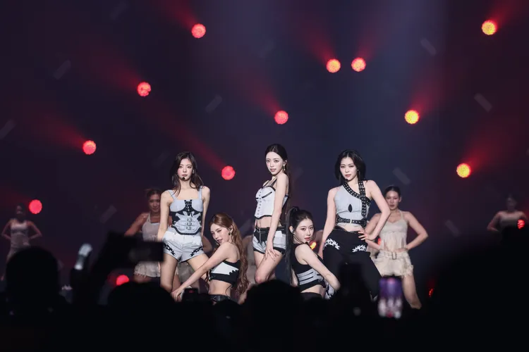 Lia（左起）、隊長禮志、有娜、彩領、留真又唱又跳近2個半小時。Live Nation Taiwan提供