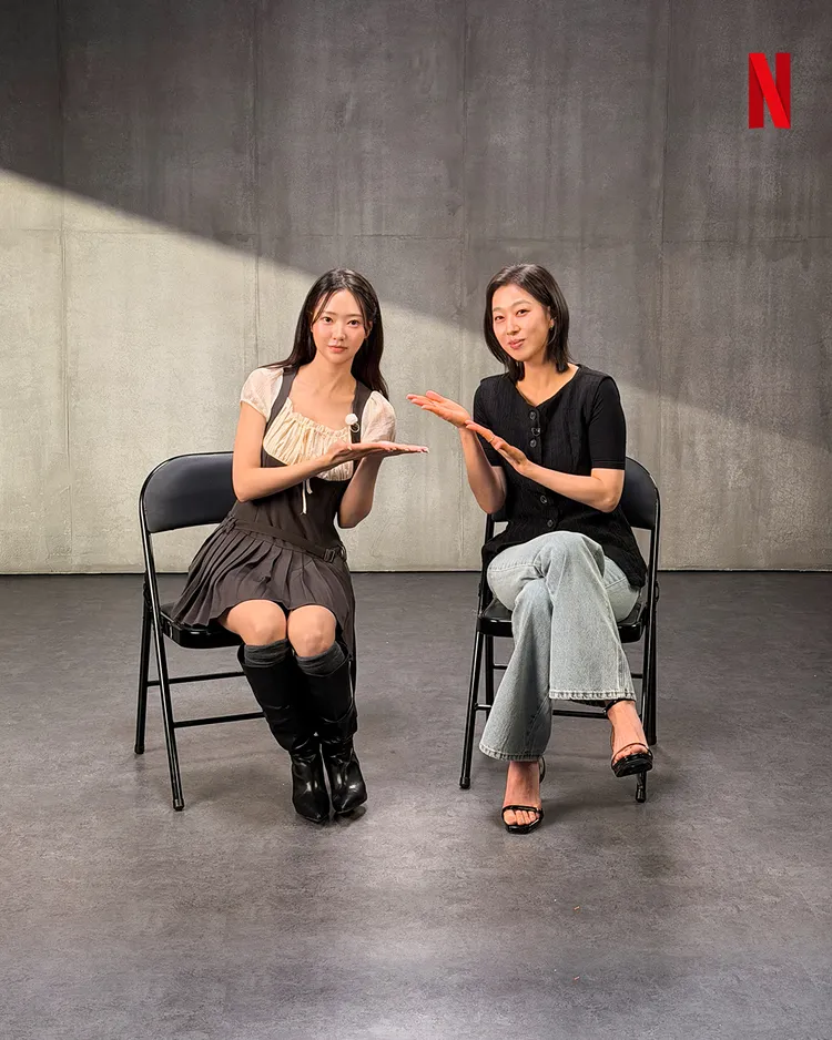 在《鐵拳教育》飾演高中生網紅韓芮梨的朴敘允（左）、飾演宇振媽的朴智妍分享拍攝花絮。翻攝朴智妍IG