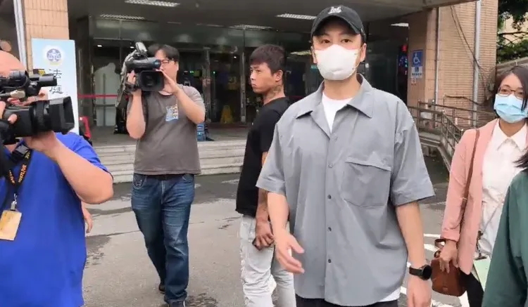 男團Energy成員張書偉涉嫌閃兵遭檢方求刑2年8月，今天出庭認錯道歉。讀者提供