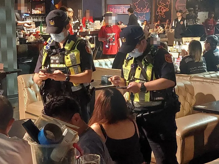 警方擴大臨檢。桃園警分局提供