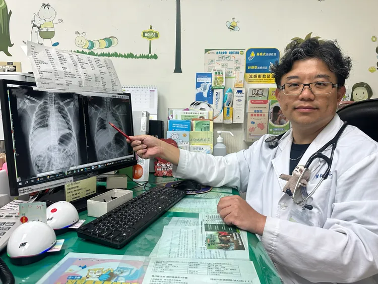 豐原醫院兒科主任馬志豪表示，小女孩到院已併發肺炎。豐原醫院提供