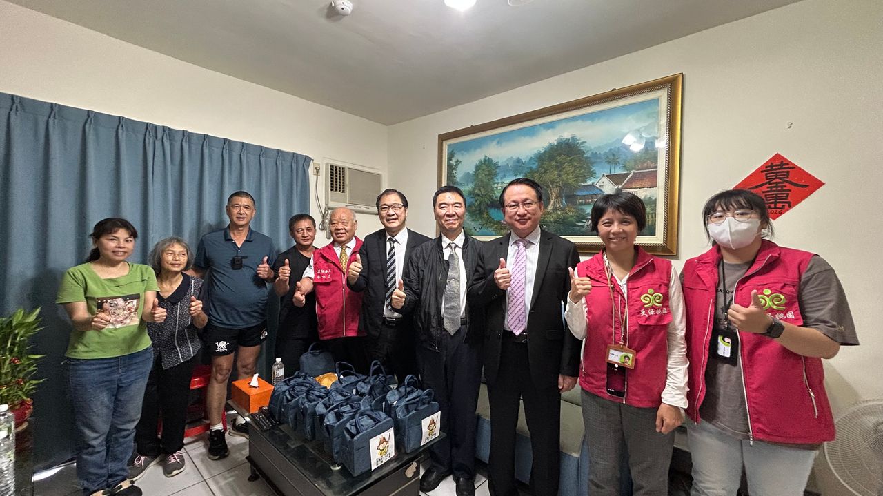 端午送暖! 法務部長鄭銘謙赴桃園關懷更生與馨生家庭