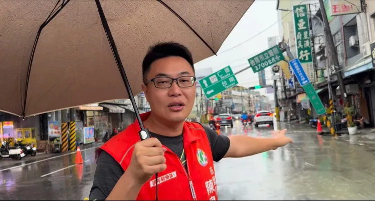 議員陳皇宇前往了解後表示，初步研判可能與地下自來水管破裂有關。翻攝陳皇宇臉書