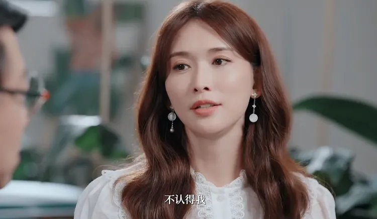 林志玲在節目中難過說出媽媽因失智症已不認得她。圖取自微博