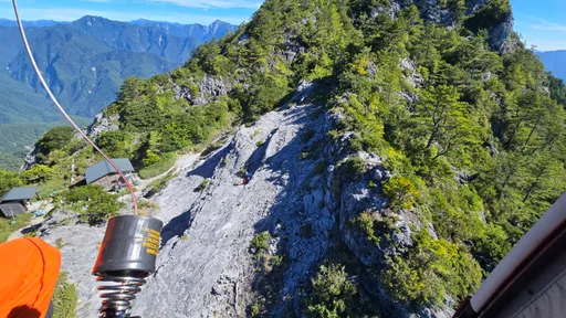 53歲男攀海拔1200公尺立霧山疑天熱中暑　空勤直升機吊掛救下山送醫